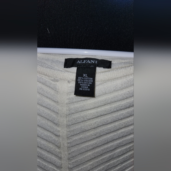 NWT! ALFANI SWEATER !! - Picture 4 of 6